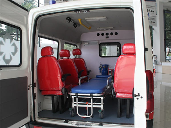 東風(fēng)御風(fēng)短軸救護車 東風(fēng)御風(fēng)短軸救護車