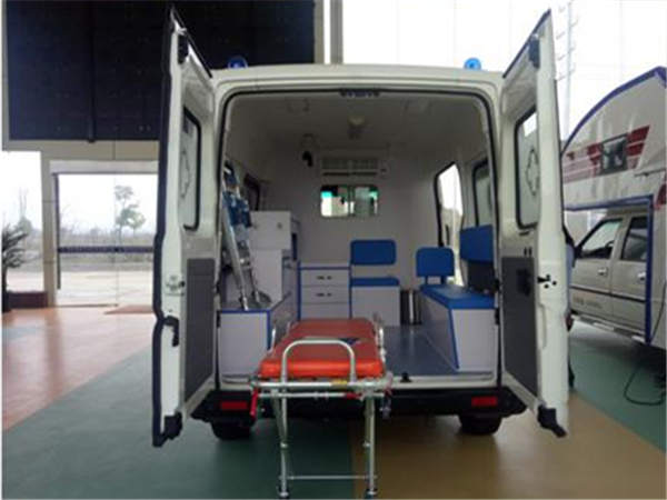 東風(fēng)御風(fēng)短軸救護車 東風(fēng)御風(fēng)短軸救護車