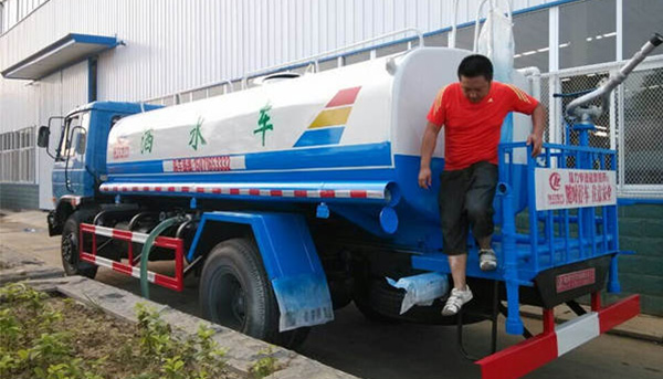 湖北程力發(fā)往安徽淮北灑水車廣受好評